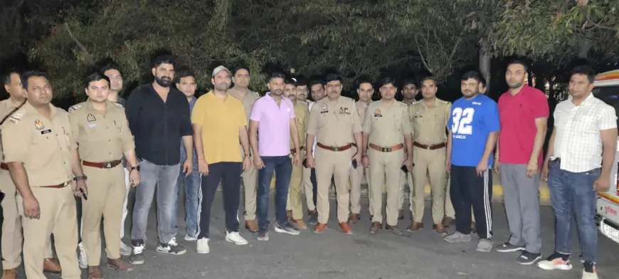 Noida News : नोएडा शहर में दीपावली पर चेकिंग कर रही दो थानों की पुलिस पर बदमाशों ने चलाई गोली, दो घायल