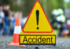 Noida News : डिवाइडर से टकराई कार, एक की मौत, तीन घायल