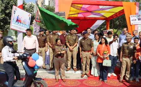 Noida News : पुलिस आयुक्त ने यातायात जागरूकता रैली को दिखाई हरी झंडी, ग्रामीण क्षेत्रों में चलेगा विशेष अभियान