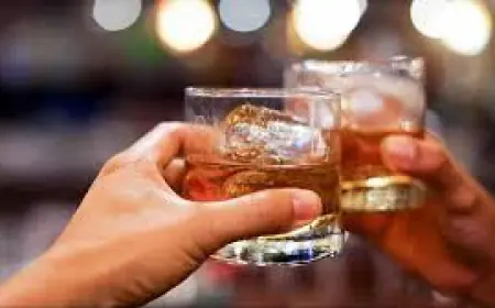 Noida News : दीपावली के अवसर पर 25 करोड़ के शराब गटक गए शहर  वासी