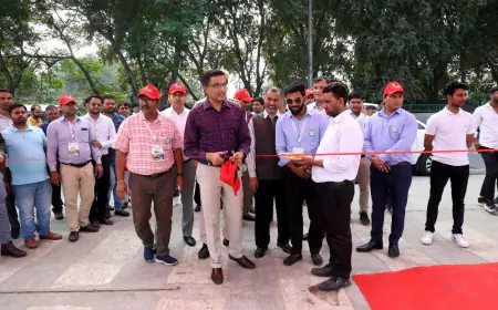 Noida News : नोएडा राष्ट्रीय पतंग महोत्सव में 10 राज्यों के पतंगबाजों ने आसमान में भरी उड़ान, दर्शक हुए मंत्रमुग्ध