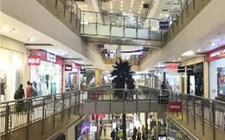 Noida News : जीआईपी मॉल के तीसरी मंजिल से महिला ने लगाई छलांग, मौत