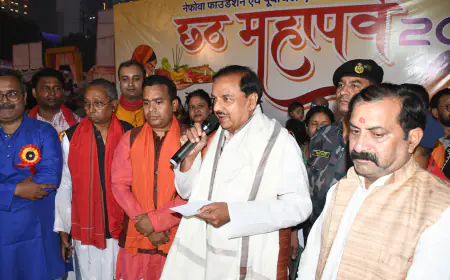 Noida News :  आस्था का महापर्व छठ पर श्रद्धालुओं ने डूबते सूर्य को दिया अर्घ्य, पुलिस रही चौकसी