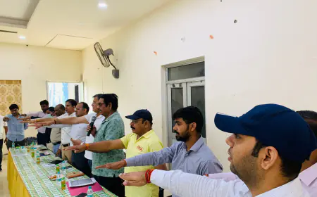 Noida News : नोएडा को स्वच्छ बनाने के लिए प्राधिकरण ने शहर के दो सेक्टरों में चलाया सफाईगिरी अभियान, स्वच्छता की दिलाई शपथ