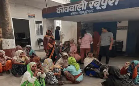 Noida News  : महिलाओं ने थाना घेरा, ट्रैक्टर निकालने को लेकर दो पक्षों मारपीट व गोलीबारी में एक की मौत