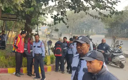 Greater Noida News : 2 माह का वेतन नहीं मिला तो सिक्योरिटी गार्ड्स ने किया हंगामा