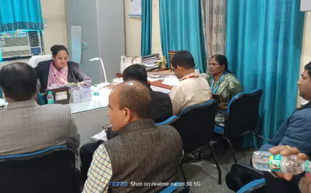 Noida News : राष्ट्रीय लोक अदालत में बैंक ऋण संबंधित मामलों को सुलझाने के लिए हुई बैठक