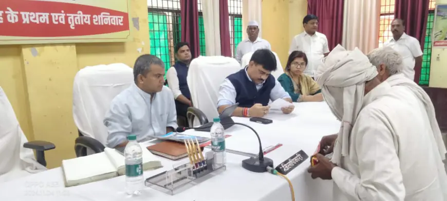 Noida News : गौतमबुद्व नगर की तीनों तहसील में संपूर्ण समाधान दिवस का हुआ आयोजन, 55 शिकायतें दर्ज