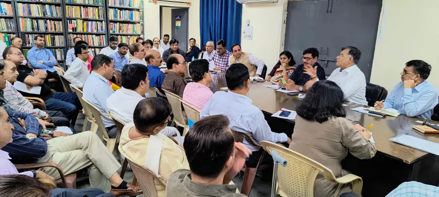 Noida News : नोएडा शहर के पार्कों की स्थिति हुई बदहाल, आरडब्ल्यूए पदाधिकारियों ने जताई नाराजगी