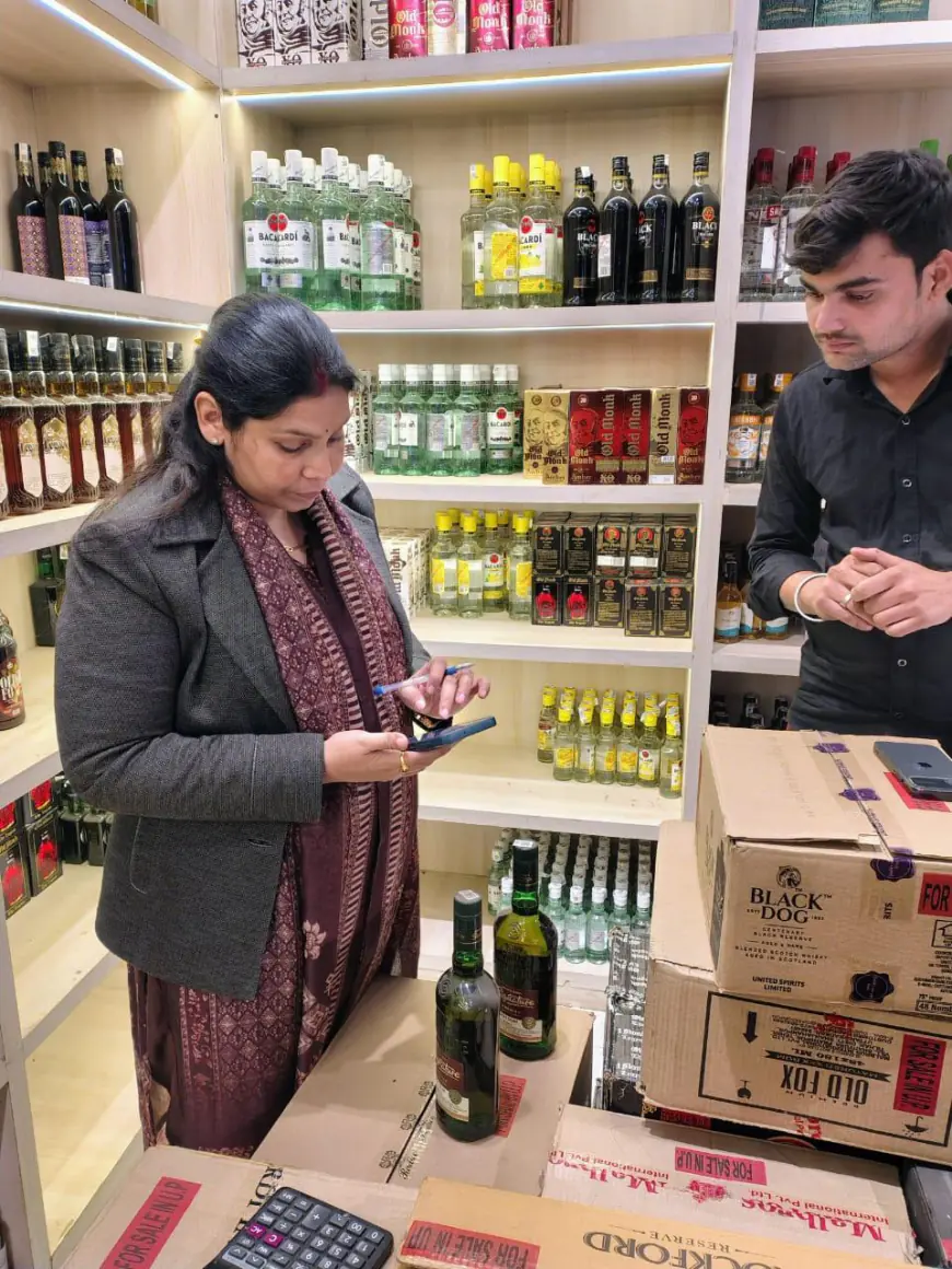 Noida News : प्रिंट रेट से ज्यादा पैसे लेकर मदिरा बेचने वालों के खिलाफ आबकारी विभाग ने चलाया विशेष अभियान
