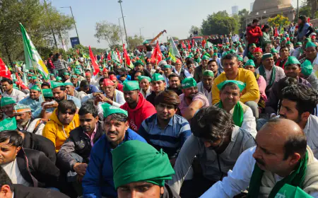 Noida News : संयुक्त किसान मोर्चा दिल्ली कूच करने पर अड़ा, पुलिस ने महामाया फ्लाईओवर पर रोका