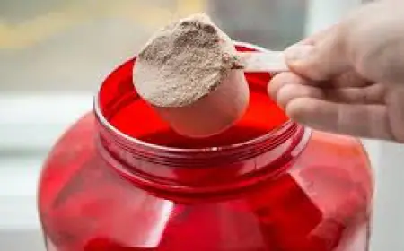 Noida News : पुलिस ने किया नकली प्रोटीन बनाने वाली कंपनी का भंडाफोड़