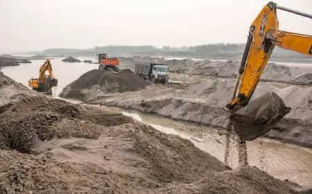 Greater Noida News : यमुना नदी में अवैध रूप से बालू खनन करने वाले 19 बदमाशों के खिलाफ गैंगस्टर एक्ट के तहत कार्रवाई