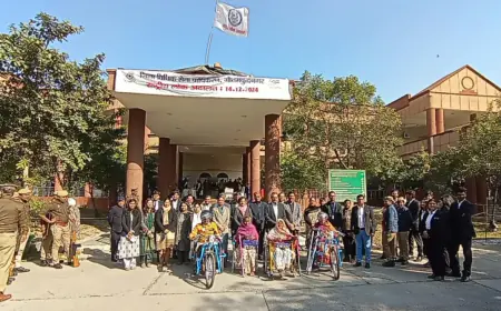 Noida News : राष्ट्रीय लोक अदालत में 5 लाख 89 हजार 671 वादों का जजों ने किया निस्तारण, दिव्यांगजनों को दी इलेक्ट्रिक ट्राई साइकिल व  बैसाखी