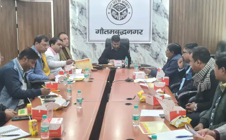 Noida News : डीएम ने की प्रधानमंत्री फसल बीमा योजना की समीक्षा, 31 दिसंबर तक किसानों की फसलों का होगा बीमा