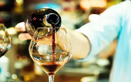 Noida News : बिना लाइसेंस के रेस्टोरेंट में परोसी जा रही थी शराब, संचालक गिरफ्तार