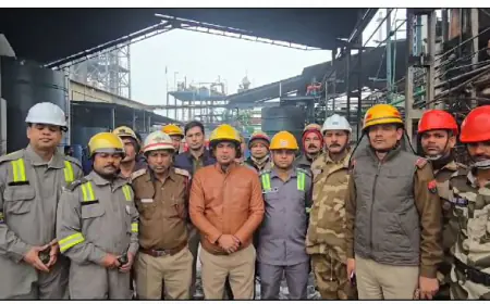 Noida News : ग्रेटर नोएडा के केमिकल प्लांट में लगी भीषण आग, 25 गाय सुरक्षित