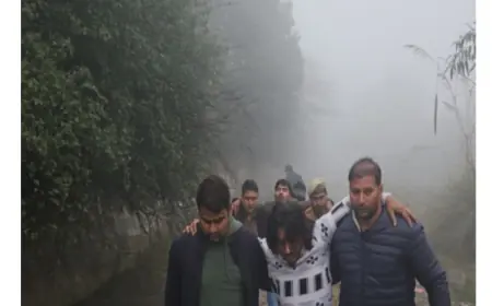 Noida News : उद्योगपति की कार से रुपयों से भरा बैग चुराने वाले दो बदमाश मुठभेड़ में घायल