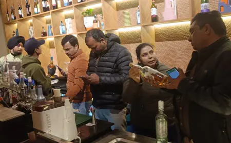 Noida News : आबकारी एवं पुलिस की टीम ने स्पेक्ट्रम मेट्रो मॉल व सोरखा की दुकानों का किया औचक निरीक्षण, देशी शराब समेत दो पकड़े