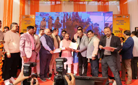 Noida News : उत्तर प्रदेश दिवस’ पर प्रभारी मंत्री ने युवा व्यापारियों को किया सम्मानित