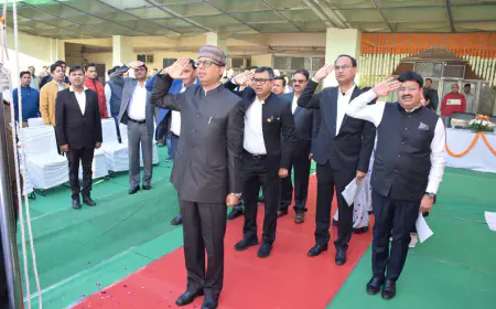 Greater Noida News : यमुना प्राधिकरण में 76वें गणतंत्र दिवस पर अधिकारियों व कर्मचारियों को दिलाई संविधान की शपथ