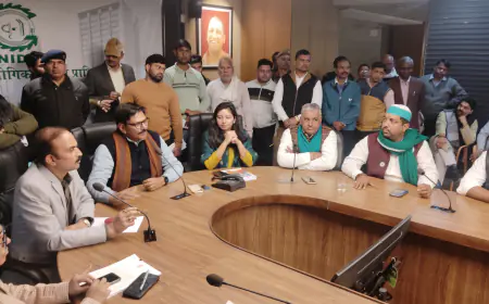 Noida News : ग्रेनो प्राधिकरण ने स्थापना दिवस पर 16 किसानों को दी 10 करोड़ की सौगात