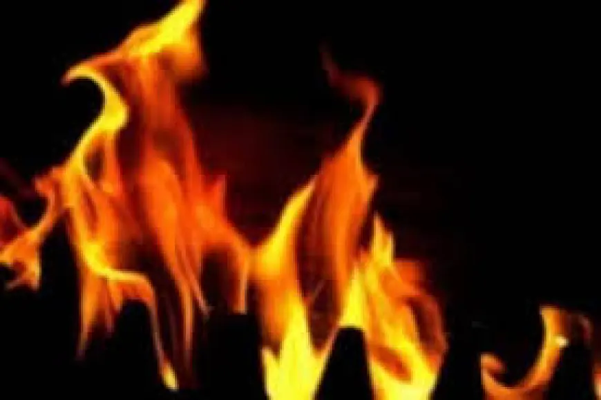 Noida News : कपड़े की दुकान में लगी भयंकर आग, दुकान में सो रहे पति-पत्नी झुलसे, पत्नी की मौत