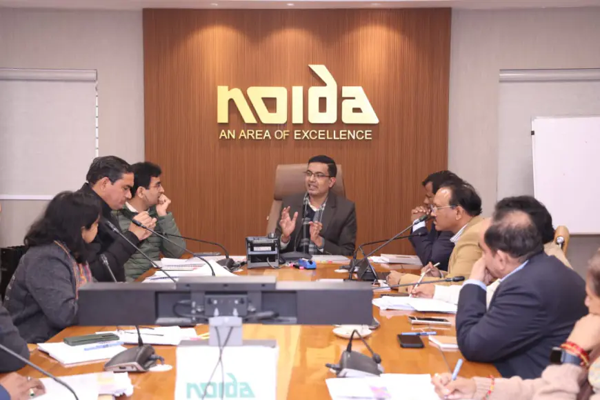 Noida News : न्यू नोएडा के अधिसूचित ग्रामों में अवैध निर्माण रोकने के लिए लगेगा चेतावनी बोर्ड, सीईओ ने दिए निर्देश
