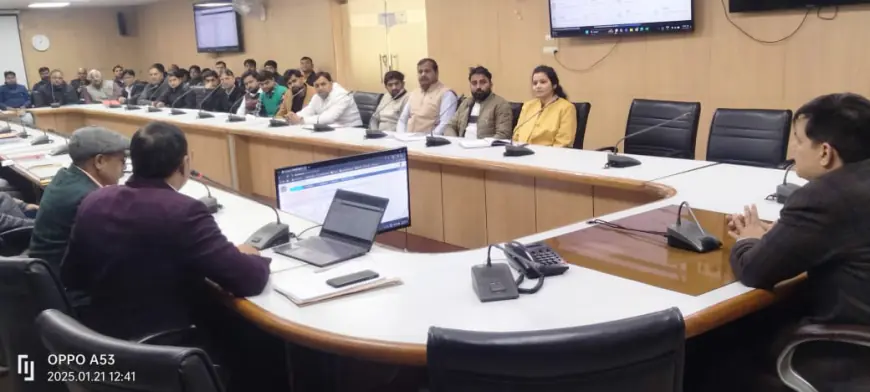 Noida News : छात्रों में टेबलेट व स्मार्टफोन के वितरण में फिसड्डी शिक्षण संस्थाओं के खिलाफ होगी कार्रवाई