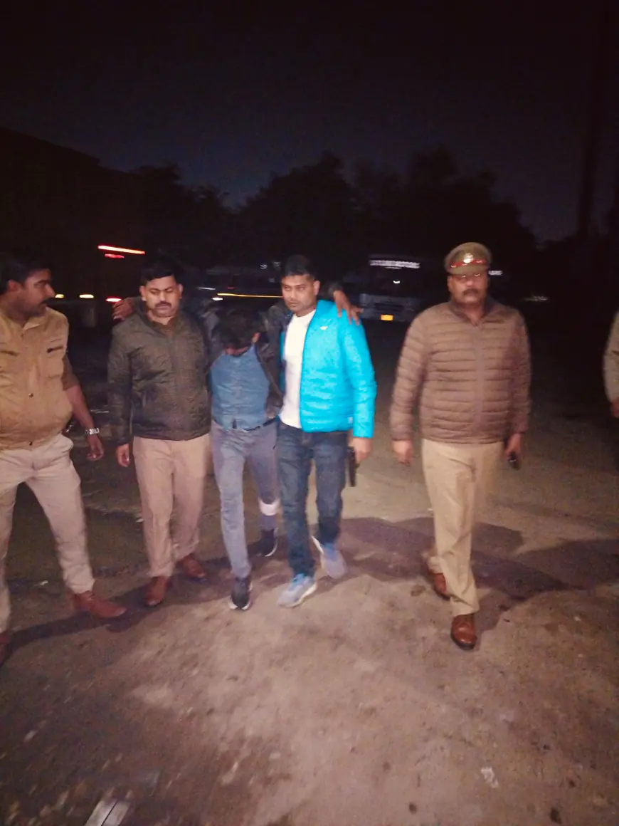 Noida News : पुलिस मुठभेड़ के दौरान दो शातिर बदमाश गिरफ्तार, एक के पैर में लगी गोली