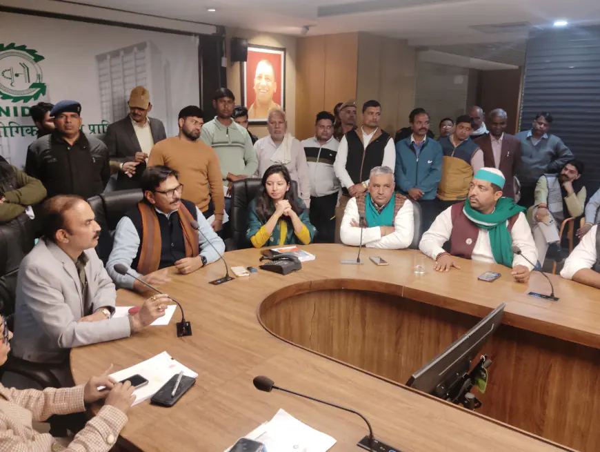 Noida News : ग्रेनो प्राधिकरण ने स्थापना दिवस पर 16 किसानों को दी 10 करोड़ की सौगात