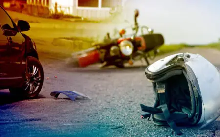 Noida News : तीन थाना क्षेत्रों में हुआ सड़क हादसा, दो भाई समेत चार लोगों की मौत