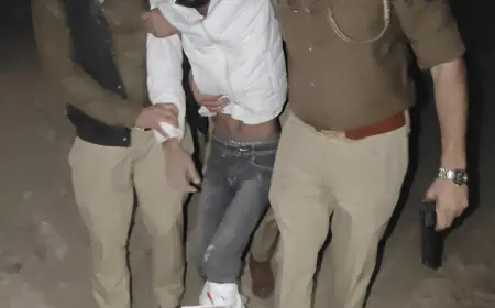 Noida News : पुलिस मुठभेड़ के दौरान 25 हजार रुपए का इनामी गैंगस्टर गिरफ्तार, पैर में लगी गोली