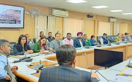 Noida News : डीएम ने नगर पालिका व नगर पंचायत के अवस्थापना विकास निधि के कार्यों के प्रस्तावों को दी स्वीकृति