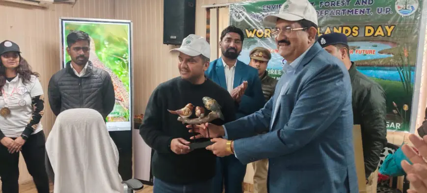 Noida News : अंतरराष्ट्रीय वेटलैंड दिवस पर बर्ड फेस्टिवल-2025 का किया आयोजन, छात्रों के बीच हुई प्रतियोगिताएं