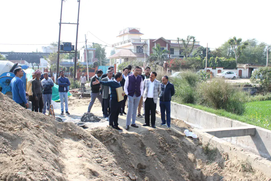 Noida News : नोएडा सीईओ ने लिया एक्शन, जल-सीवर व उद्यान विभाग के अधिकारियों पर की कार्रवाई