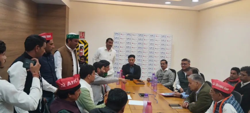 Noida News : किसान संगठनों ने एनपीसीएल दफ्तर का किया घेराव, अधिकारियों संग हुई वार्ता विफल