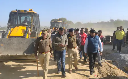 Greater Noida News : ग्रेनो प्राधिकरण ने 22 करोड़ की जमीन पर चलाया बुल्डोजर, 10 हजार वर्ग मीटर जमीन अतिक्रमण मुक्त