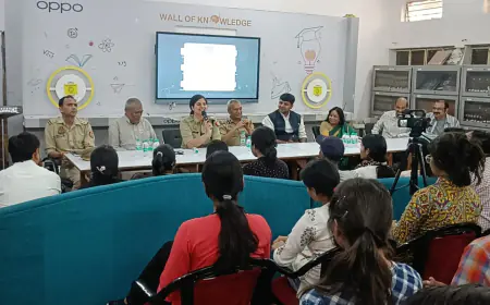 Noida News : नोएडा पब्लिक लाइब्रेरी में पुलिस अधिकारियों ने छात्रों को पढ़ाया साइबर सुरक्षा का पाठ