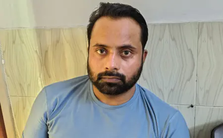 Greater Noida News  : एंटी करप्शन टीम मेरठ ने यूपी रेरा के लेखाकार को रिश्वत लेते रंगे हाथ पकड़ा