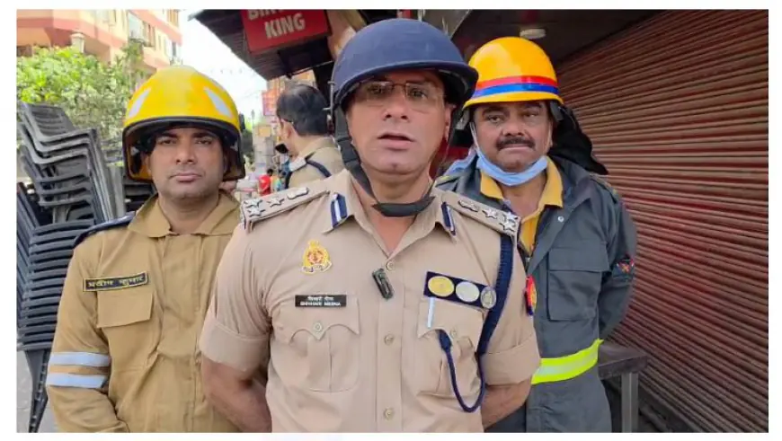 Noida News : सेक्टर-18 मार्केट में प्रोपर्टी डीलर के आफिस में बिजली के शर्ट सर्किट से लगी आग