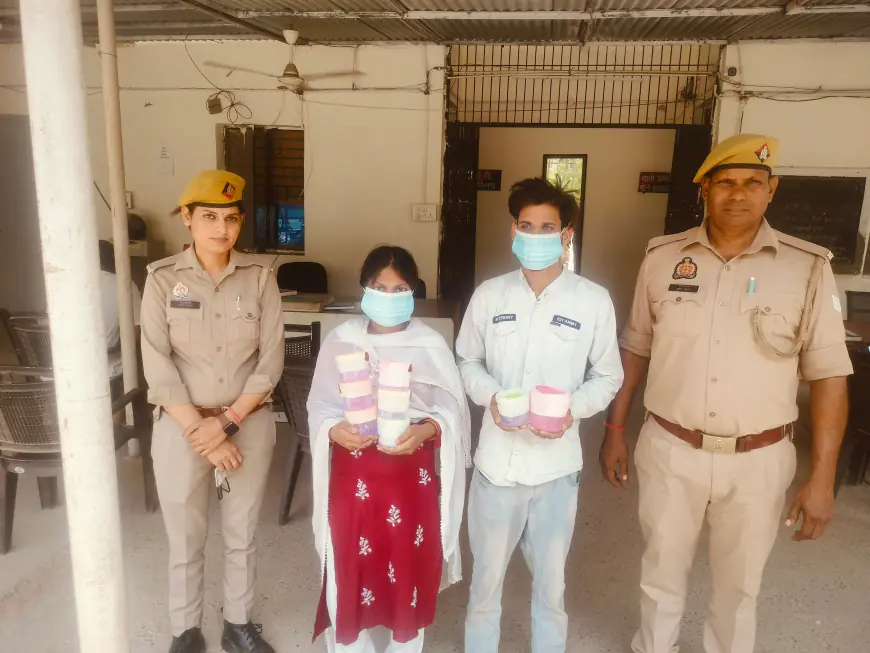 Noida News : सोसायटी के फ्लैट से लाखों के जेवरात व नकदी चुराने वाली घरेलू मेड गिरफ्तार