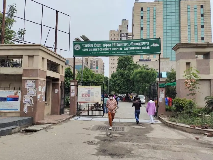 Noida News : जिला अस्पताल के बेसमेंट में लावारिस हालत मे मिली भारी मात्रा मे पीपीई कीट
