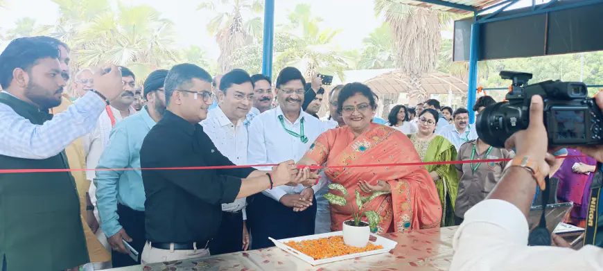 Greater Noida News : जिम्स में तीमारदारों को मिलेगा 10 रुपए में भरपेट भोजन, डीएम ने धन्वन्तरि अन्नपूर्णा केन्द्र का किया शुभारंभ, छात्रों व नर्सों को दिया टैबलेट व स्मार्टफोन