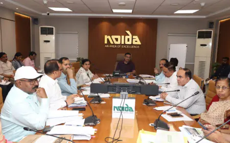 Noida News  : नोएडा में ग्रुप हाउसिंग सोसायटियों में अवैध व्यवसायिक गतिविधियां होगी बंद, अवैध निर्माण करने वालों पर नामजद एफआईआर