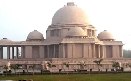 Noida News : दलित प्रेरणा स्थल में लगी मूर्तियों की प्लेट चोरी