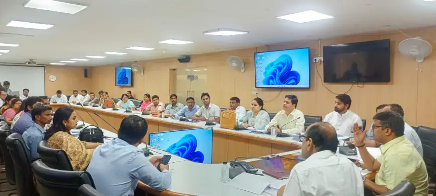 Greater Noida News : प्रोजेक्ट अलंकार योजना में स्कूलों की कायाकल्प के साथ बच्चों की शिक्षा पर विशेष जोर