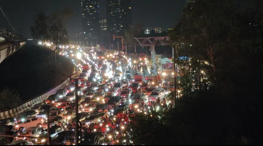 Noida News : तूफान का कहर, 2 वर्षीय मासूम सहित तीन की मौत   जगह-जगह बोर्ड और टावर गिरने से लगा जाम, कई गाड़ियां क्षतिग्रस्त, बिजली हुई गुल