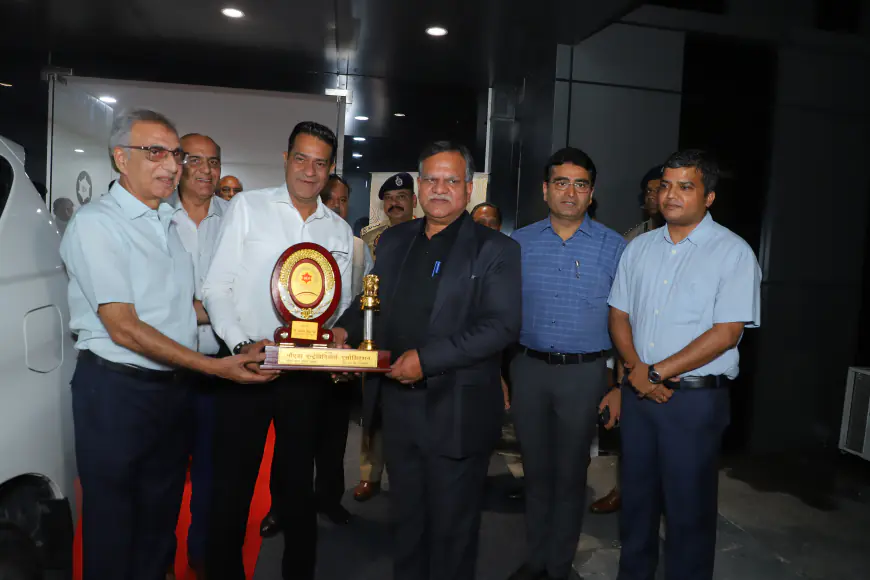 Noida News : मुख्य सचिव और सीपी ने एनईए में की बैठक, उद्यमियों व श्रमिकों की समस्याओं पर हुई चर्चा