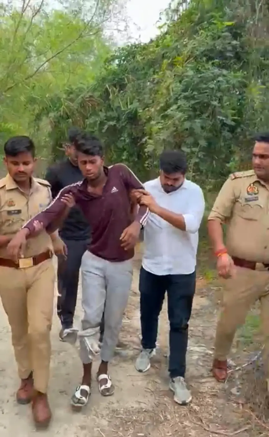 Greater Noida News : पुलिस मुठभेड़ के दौरान घरों में चोरी करने वाला बदमाश गिरफ्तार ,गोली लगने से हुआ घायल